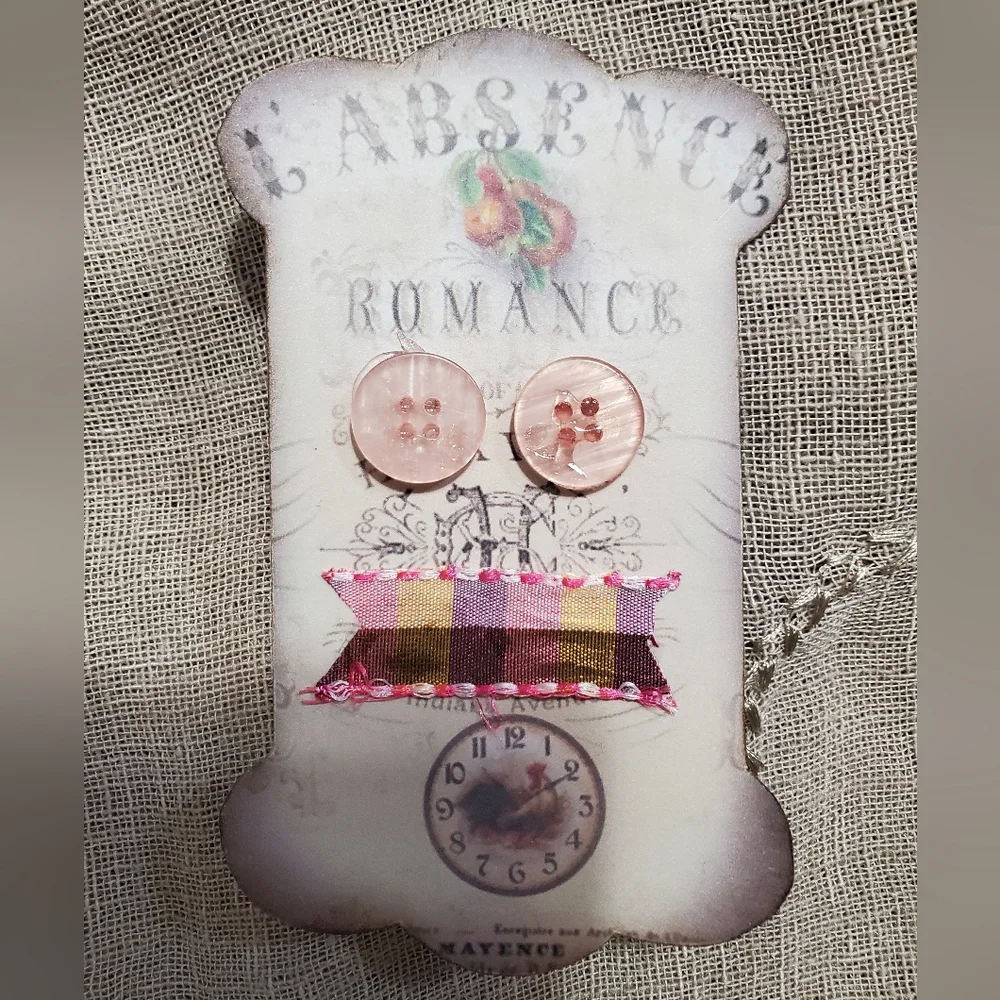 🙏 HAND CRAFTED Set of 8 button card tags ephemera - Picture 6 of 11